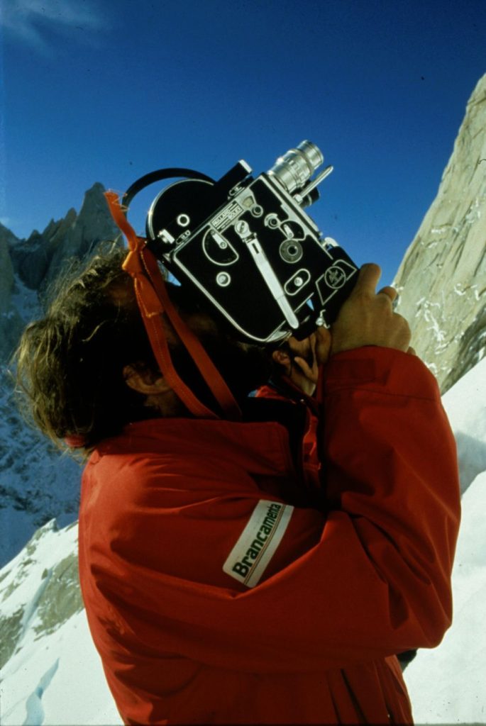 Paolo Caruso filma alcuni momenti della spedizione con la Bolex
