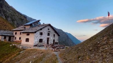Il Rifugio Ospizio Sottile (2480 m) sulla spartiacque tra la Valsesia e la Valle di Gressoney. Foto FB Rifugio Ospizio Sottile