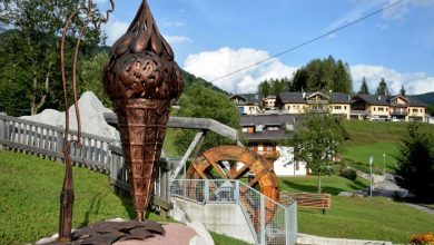 Il monumento al cono gelato a Peaio di Cadore