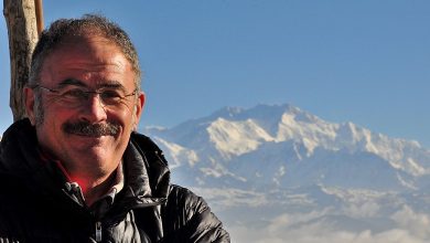 Stefano Ardito davanti al Kangchenjunga