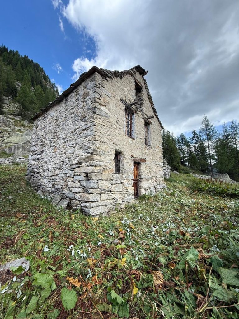 Il Bivacco Rossotti-Pirazzi si tova all