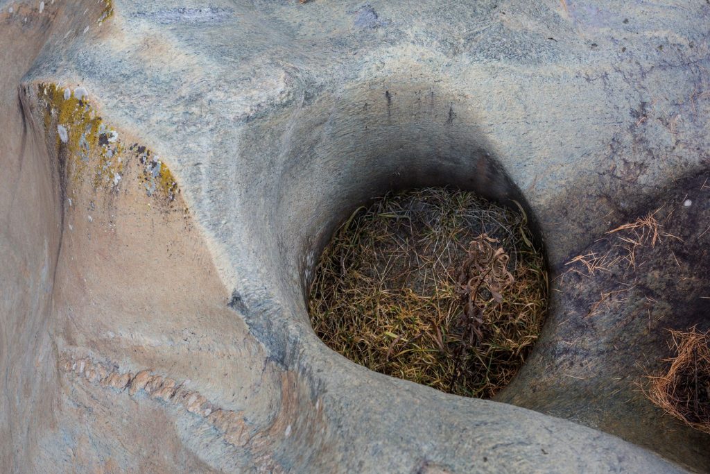Ogni marmitta racconta una storia di pazienza e resistenza (foto M. Comi)