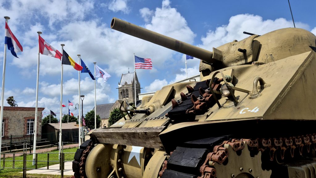 Sainte-Mère-Eglise, un carro americano Sherman, foto Stefano Ardito