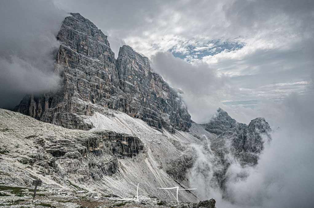La Croda dei Toni vista dall'itinerario di salita. Foto Luigi Tassi