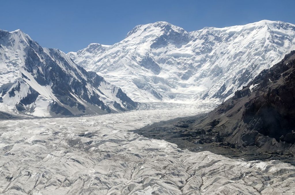 Il Pobeda Peak @ Shutterstock