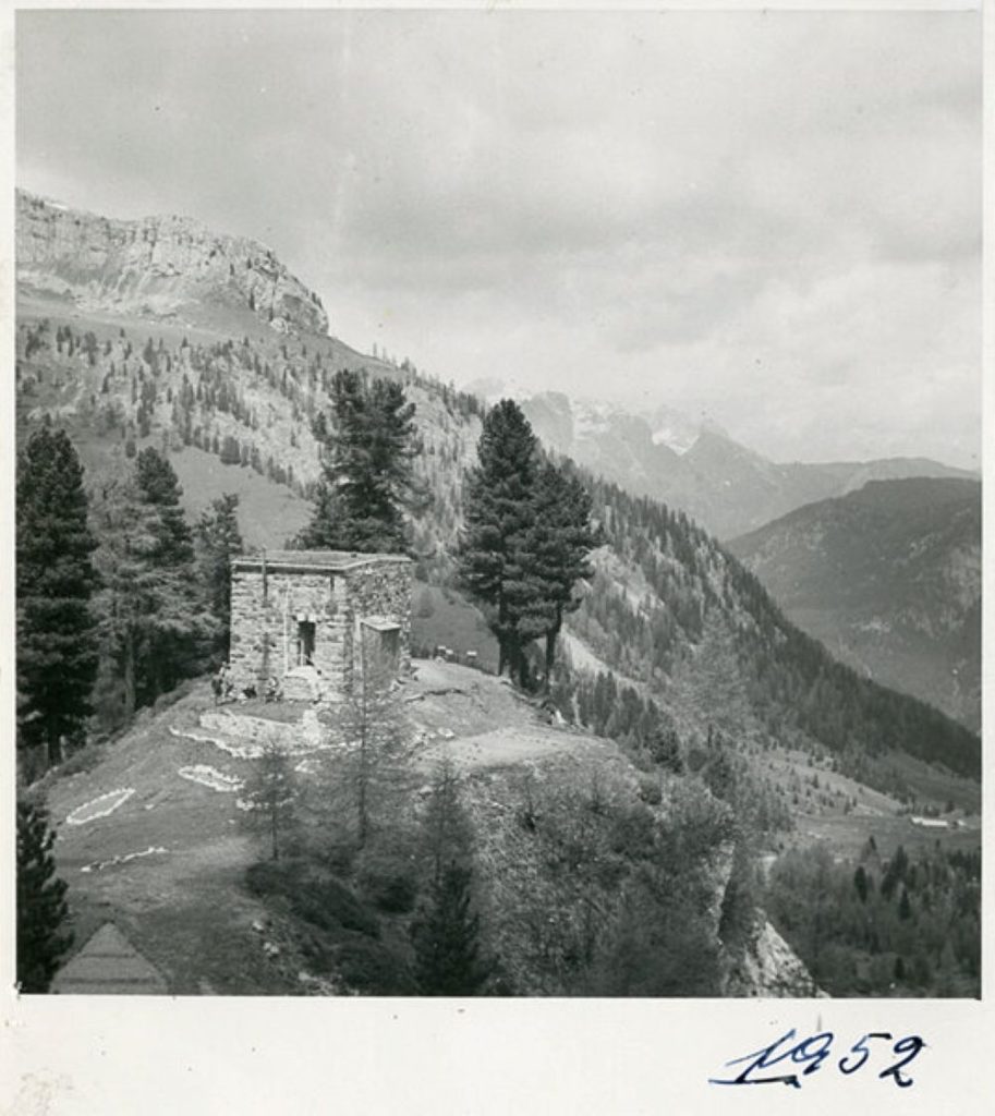 Il Rifugio Taramelli nel 1952 (Biblioteca della montagna - Archivio storico della SAT)