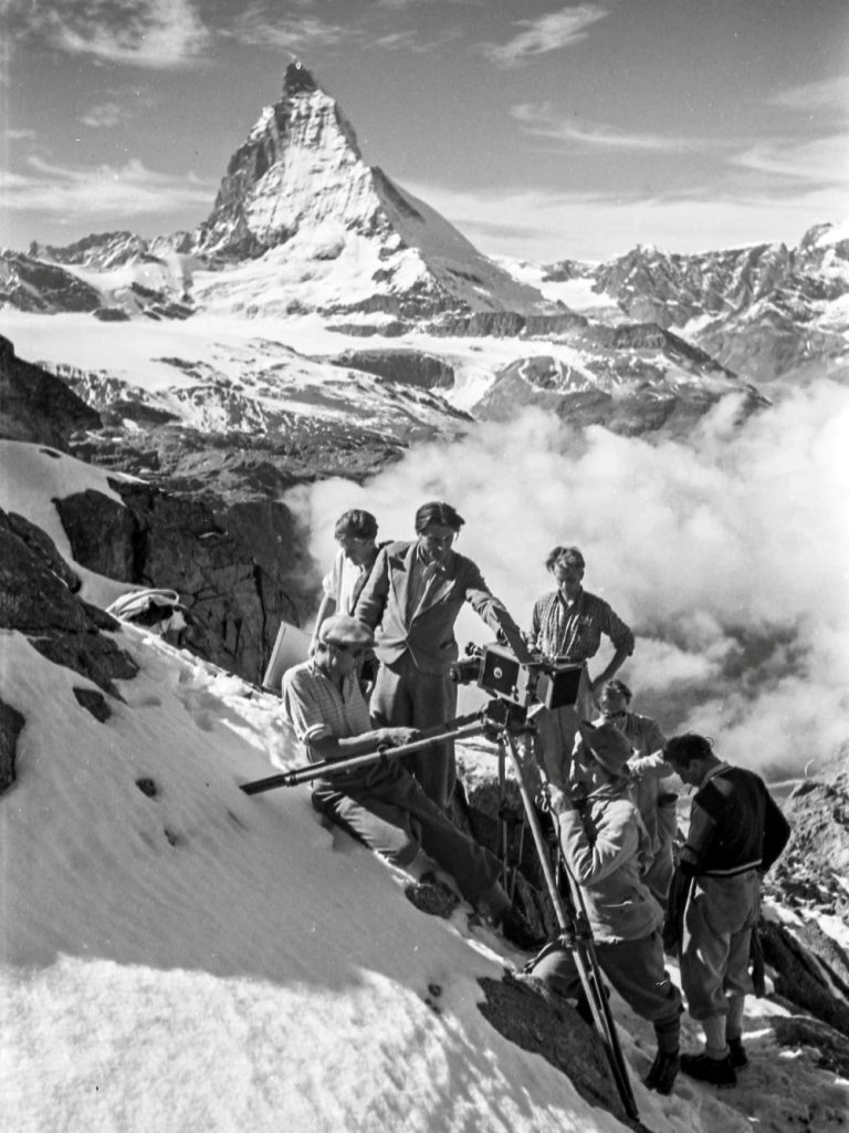 Sul set di Kampf ums Matterhorn, il primo film da regista di Trenker (1928). @ luistrenker.com