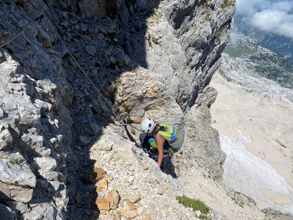 Sulla ferrata Brigata Alpina Julia. Foto Melania Lunazzi