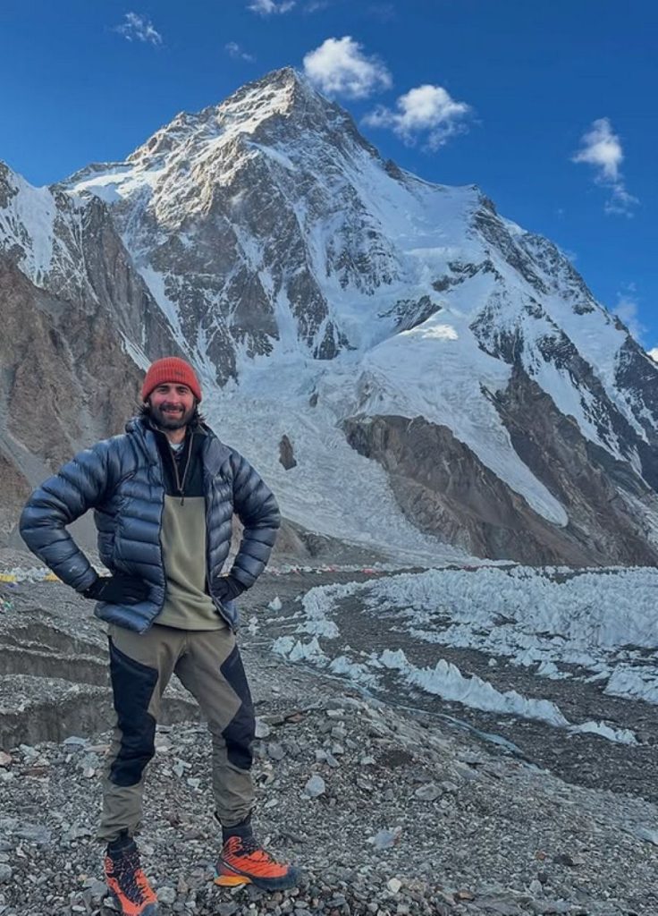 Charles Page, uno dei primi a rientrare al Campo base @charles.page.aventurier