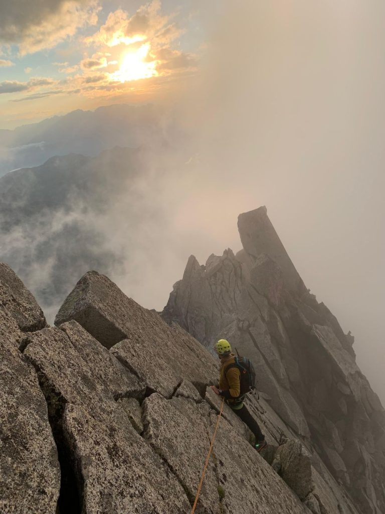Salendo al Carè Alto lungo nuna delle creste messe in sicurezza