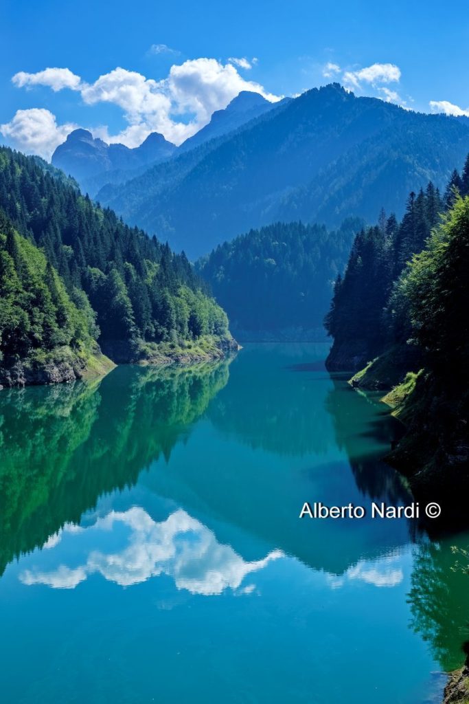 Il lago artificiale della Val Noana. Foto Alberto Nardi