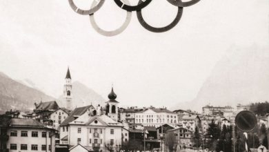 Cortina d'Ampezzo, gennaio 1956. In basso a destra la nuova via Olimpia costruita per i Giochi. Foto Cristallo