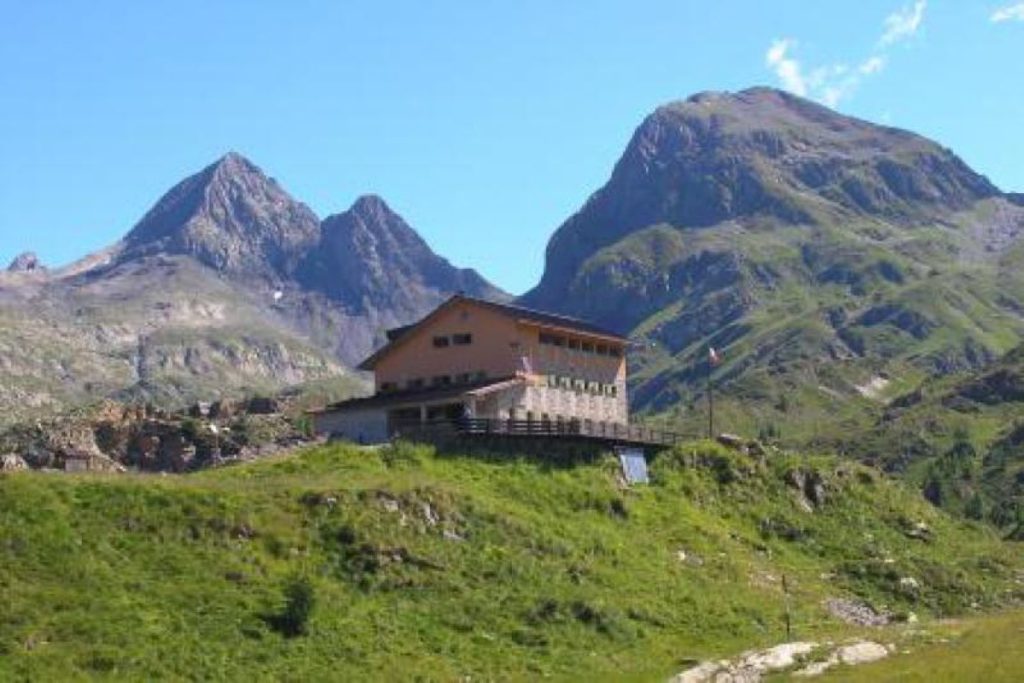 Il Rifugio Fratelli Calvi, nelle Orobie Bergamasche