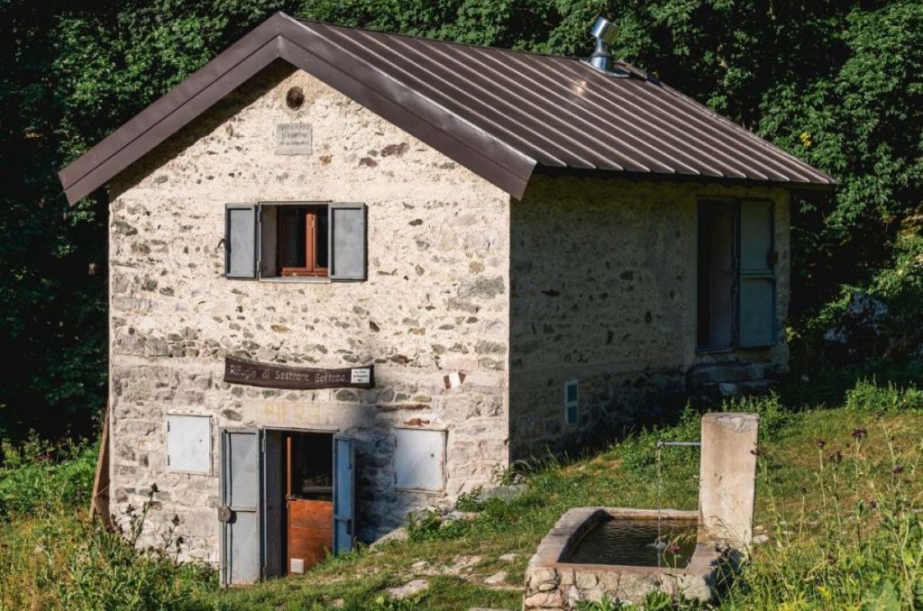 Il nuovo rifugio non custodito Gias Sottano Sestrera, in Valle Pesio. FB rifugiopiandellegorre