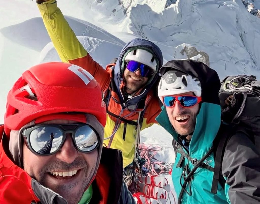 Marc Toralles, Bru Busom e Ruben Sanmartin sulla vetta dello Yerupaja. Foto di Marc Toralles