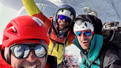 Marc Toralles, Bru Busom e Ruben Sanmartin sulla vetta dello Yerupaja. Foto di Marc Toralles