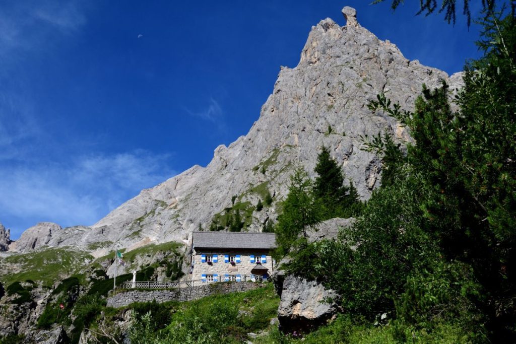Rifugio Falier e Cima Ombretta, foto Stefano Ardito