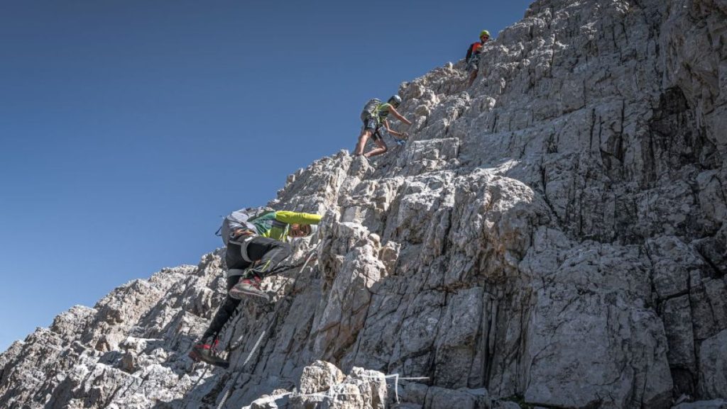 Sulla Ferrata Costoni di Croda Rossa. Foto Luigi Tassi