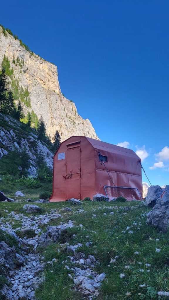 Il bivacco Donato Zeni. Foto Monica Malfatti
