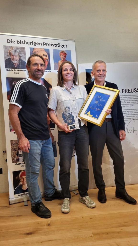 Alexander Huber, Barbara Zangerl e Georg Bachler, presidente della Internationale Paul Preuss Gesellschaft. Foto Monica Malfatti