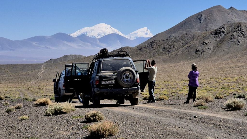 Il Muztagh Ata, 7546 metri, dalla steppa del Tajikistan, foto Stefano Ardito