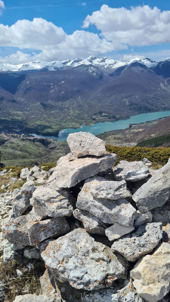 Il panorama dalla vetta di Monte Rotondo, foto Stefano Ardito
