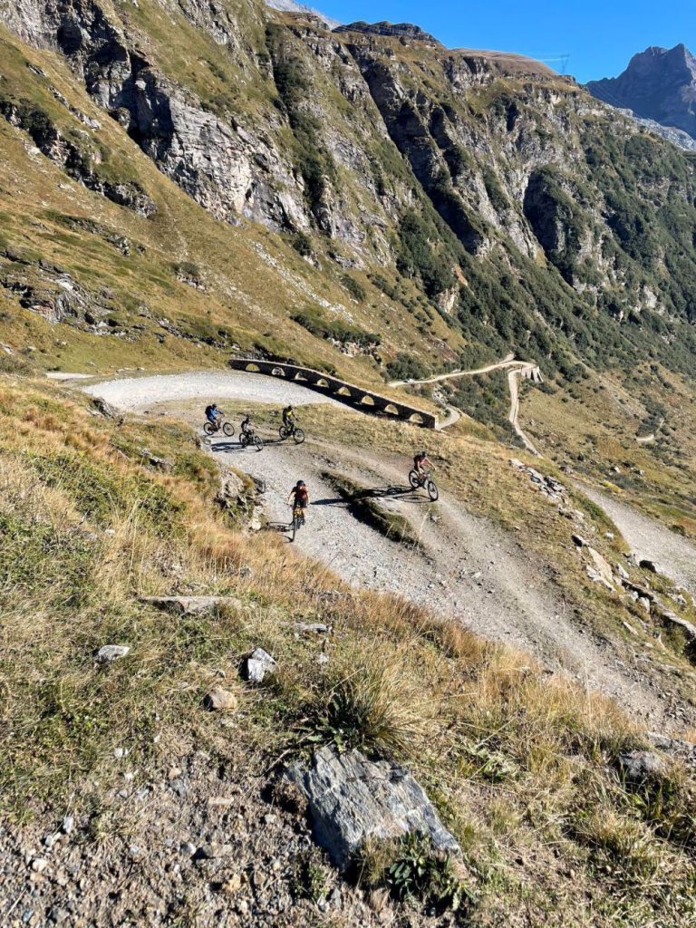 La strada che sale a Passo San Giacomo @gonuts