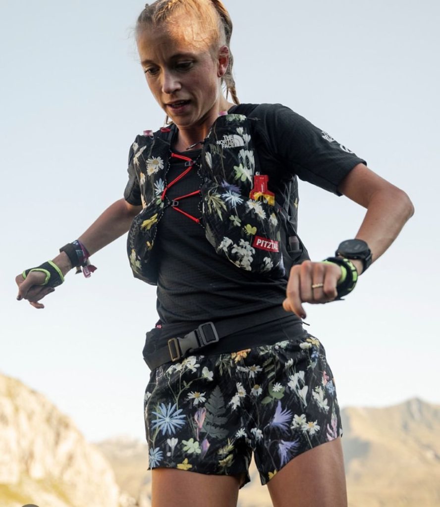 Zaino e pantaloncini coordinati per The North Face