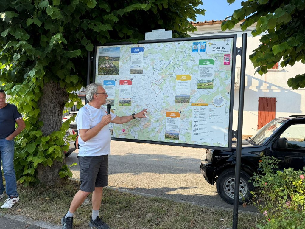 La presentazione della mappa dei sentieri . Foto FB Insieme per Tavullia