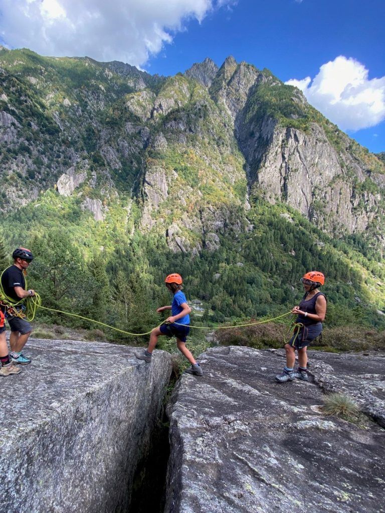 Lungo il Sentiero dei Ciclopi, un percorso avventura @ Collegio Guide alpine Lombardia