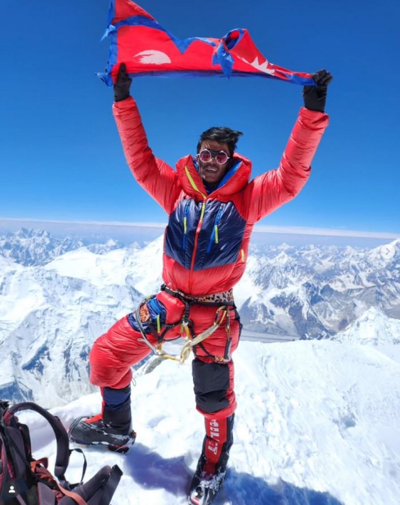Pasang Tenje Sherpa, qui sulla vetta del G I, ha raggiunto la vetta del Manaslu senza ossigeno supplementare @pasang_8481m )