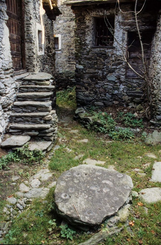 Riscoprire il potenziale di vitalità del rudere, della montagna di scarto che fa pensare (foto M. Comi)