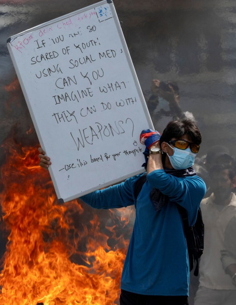 Le proteste contro il blocco di 26 social media in tutto il territorio del Nepal @ ANSA