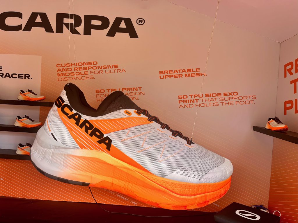 Scarpette tecniche, ma rigorosamente fluo