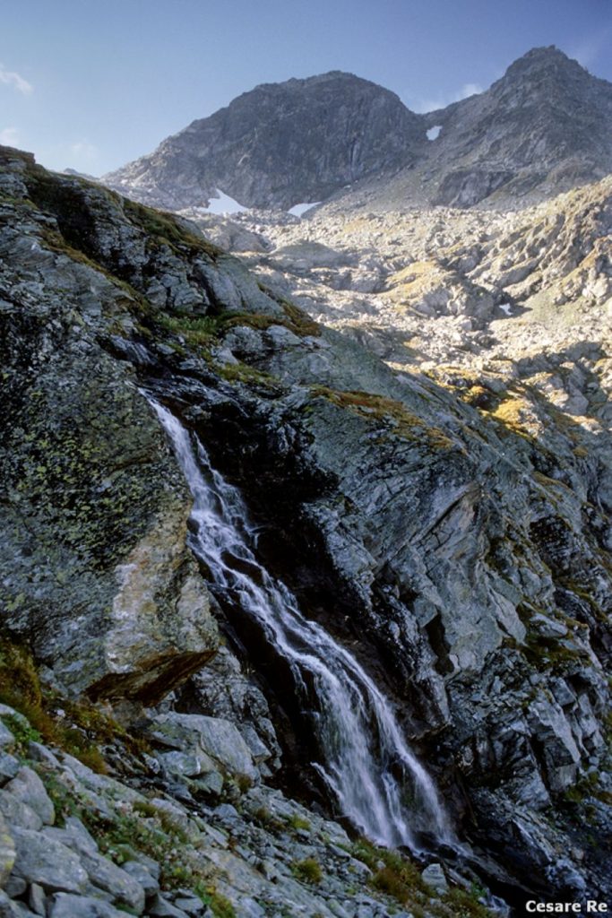 La cascata prima del Lago di Pietra Rossa. Foto Cesare Re