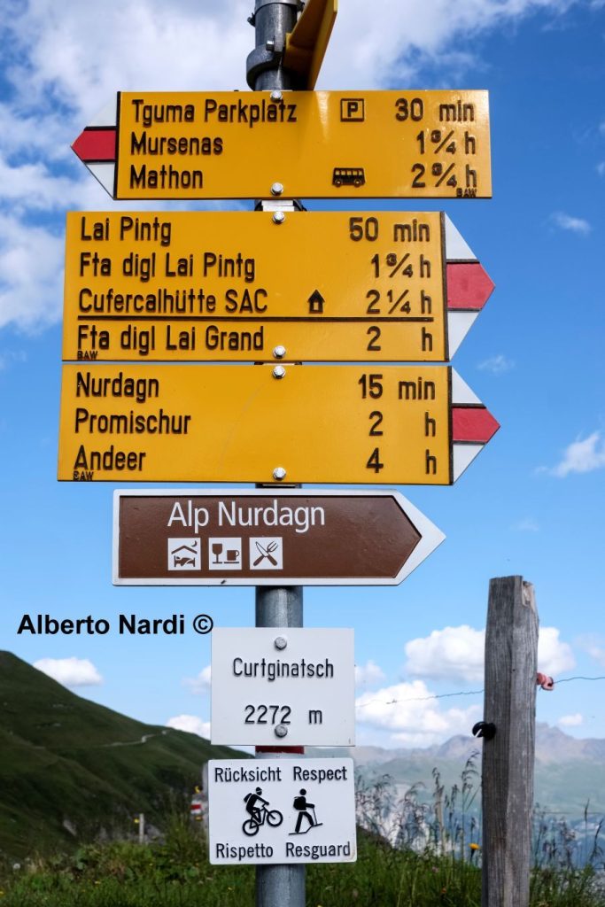 Indicazioni lungo il sentiero. Foto Alberto Nardi