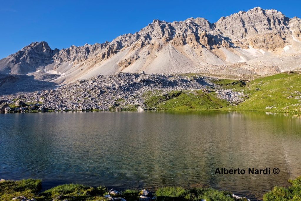Il Laj Grand (2386 m) nel Parco Naturale Beverin. Foto Alberto Nardi