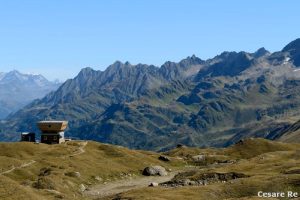 La Capanna Corno Gries, sul versante svizzero dell'omonimo passo. Foto Cesare Re