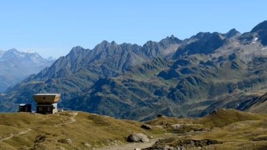 La Capanna Corno Gries, sul versante svizzero dell'omonimo passo. Foto Cesare Re