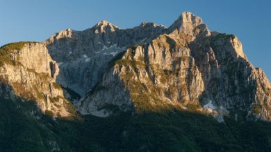 La Pania della Croce e il Pizzo delle Saette. Foto Mario Verin