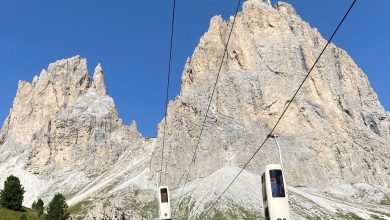 La cabinovia che sale alla Forcella del Sassolungo. Foto Benedetta Pellegrini