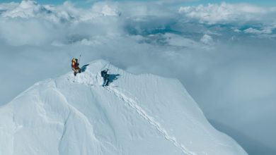 L'inizio della discesa con gli sci di Bargiel dalla vetta dell'Everest @ Bartek Bargiel-Red Bull Content Pool .avif