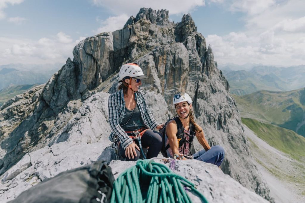 Silvia Loreggian e Aurelia Lanoe In cima al Drusenfluh, Ratikon. Foto Alberto Storti