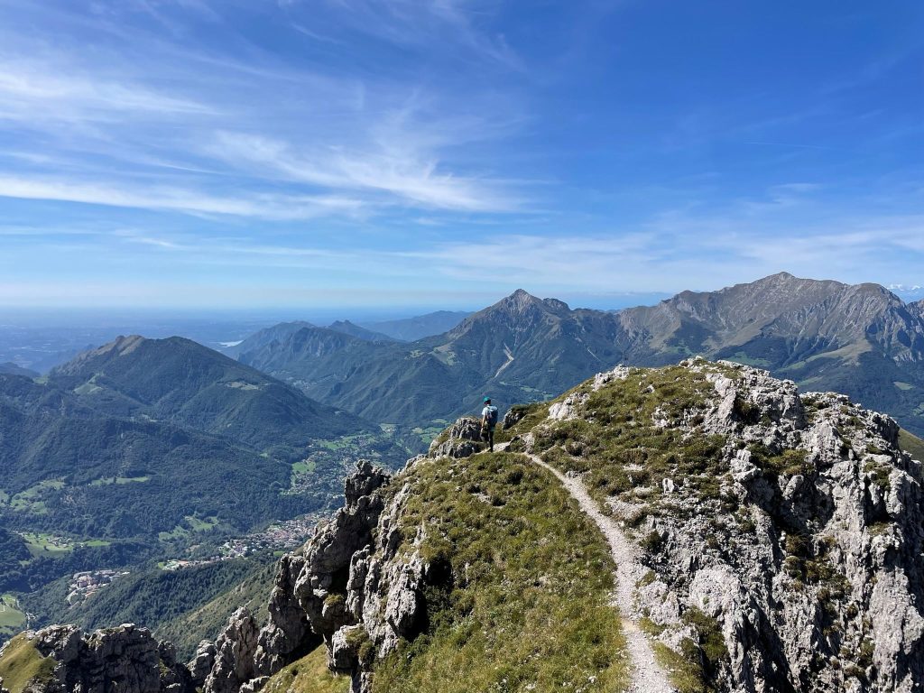 Crinali come spine dorsali, solchi vallivi come arterie (foto M. Comi)