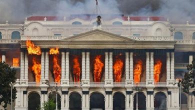 Kathmandu, il Singha Durbar in fiamme