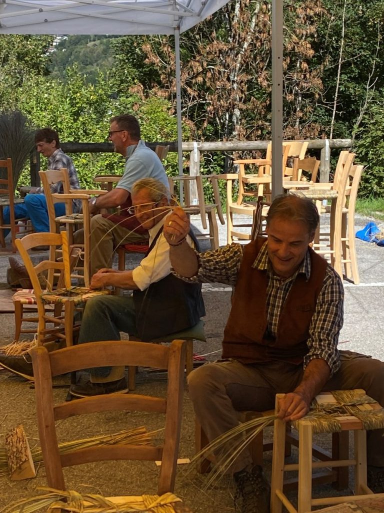 Careghete al lavoro a Saron Mis. Foto Melania Lunazzi