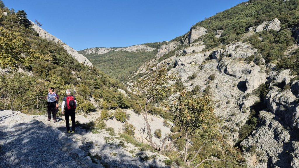 Escursionisti in Val Rosandra, foto Stefano Ardito