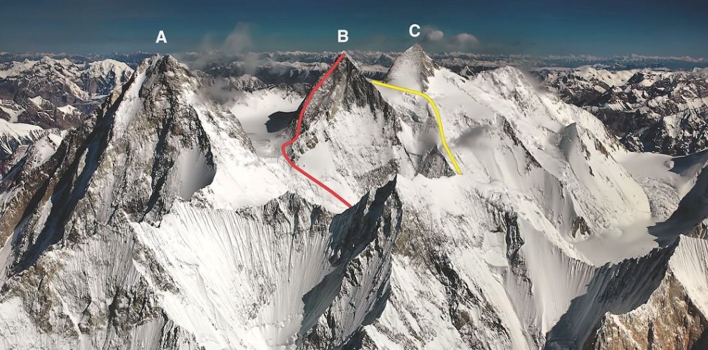 Il Gasherbrum III e il percorso della traversata effettuata da Ales Cesen e Tom Livinsgtone CJacek Wiltosinski-AAJ