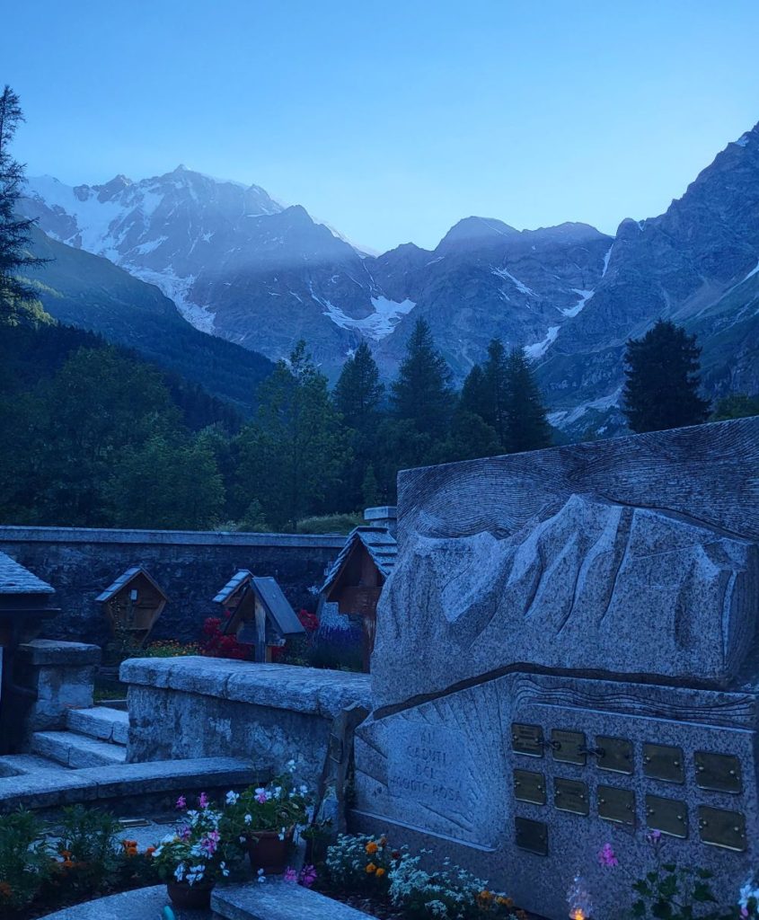 Il cimitero della Chiesa Vecchia di Macugnaga