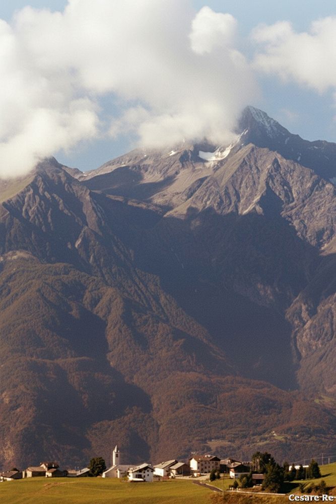 Il villaggio di Lignan, con il Mont Emilius sullo sfondo. Foto Cesare Re